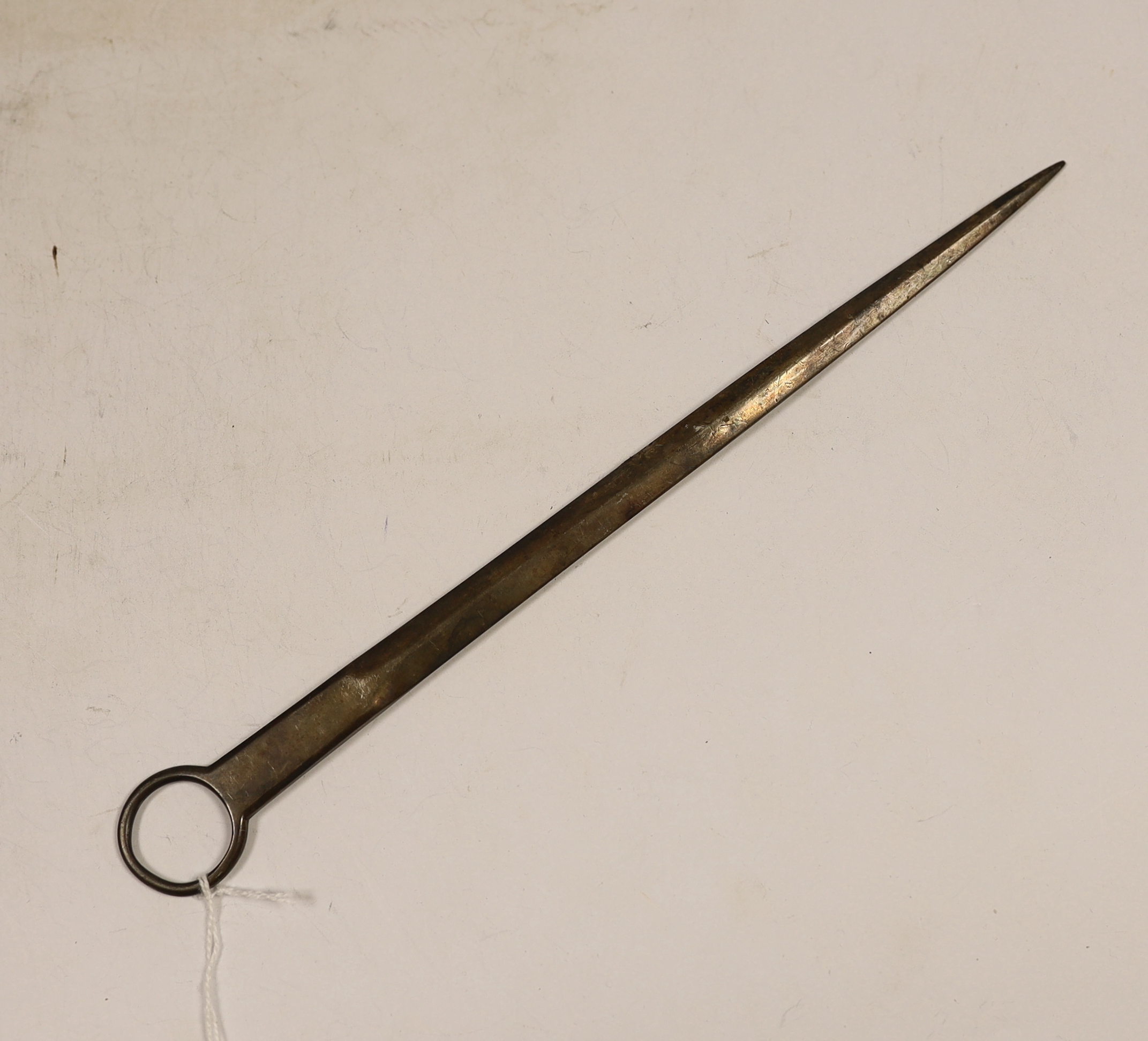 A small Blue John dish, a silver skewer and a pipe case, skewer 27.5cm long